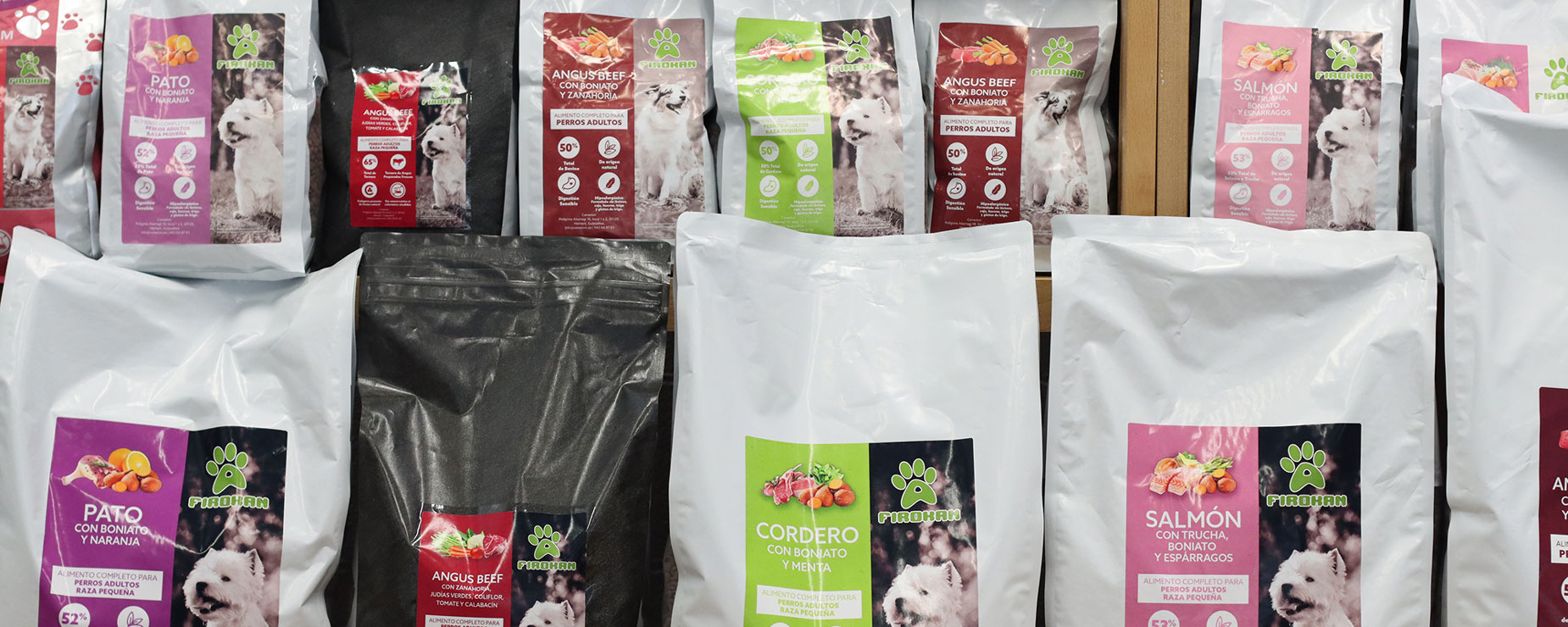 Alimento para perros Canexión con diferentes sabores y opciones nutritivas para mascotas.